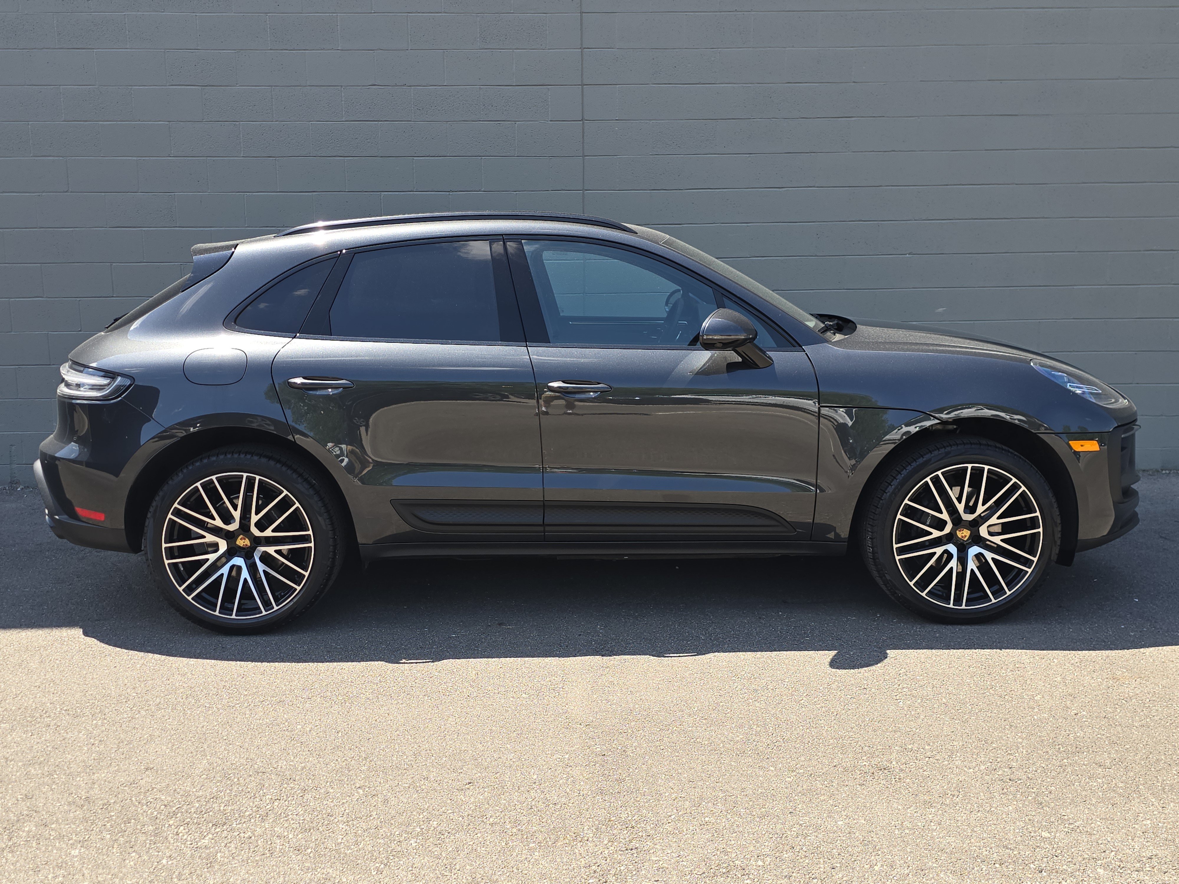 Certified 2026 Porsche Macan AWD/4WD image 8