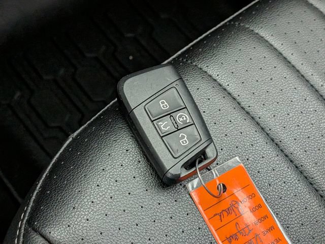 Used 2024 Volkswagen Tiguan SE R-Line w/ MDO Package, Two-Row AWD/4WD image 36
