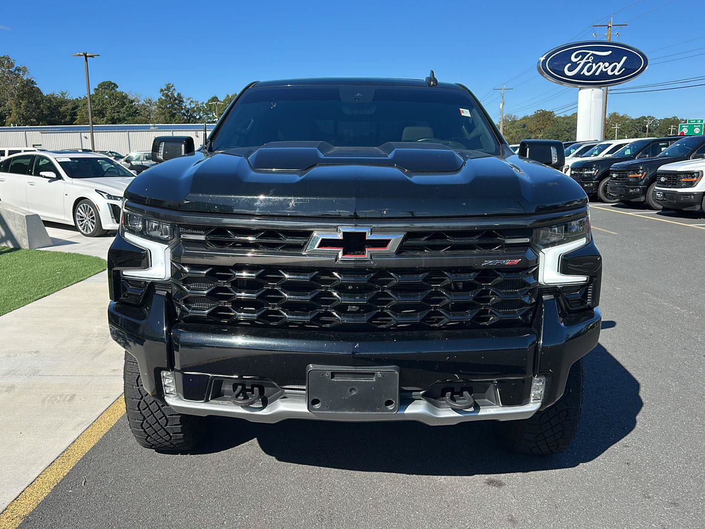 Used 2023 Chevrolet Silverado 1500 ZR2 w/ Technology Package AWD/4WD image 2