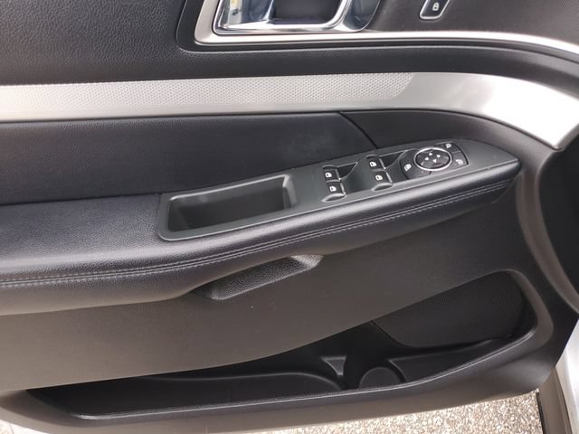 Used 2017 Ford Explorer XLT w/ Equipment Group 201A AWD/4WD image 20