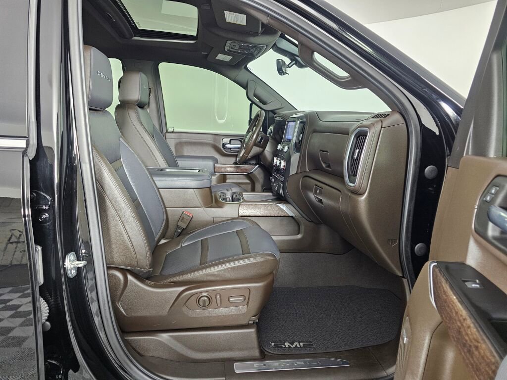 Used 2022 GMC Sierra 3500 Denali w/ Denali Ultimate Package AWD/4WD image 40