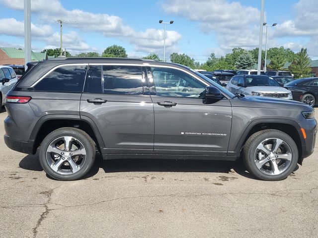 New 2026 Jeep Grand Cherokee Limited w/ Trailer Tow Package AWD/4WD image 8