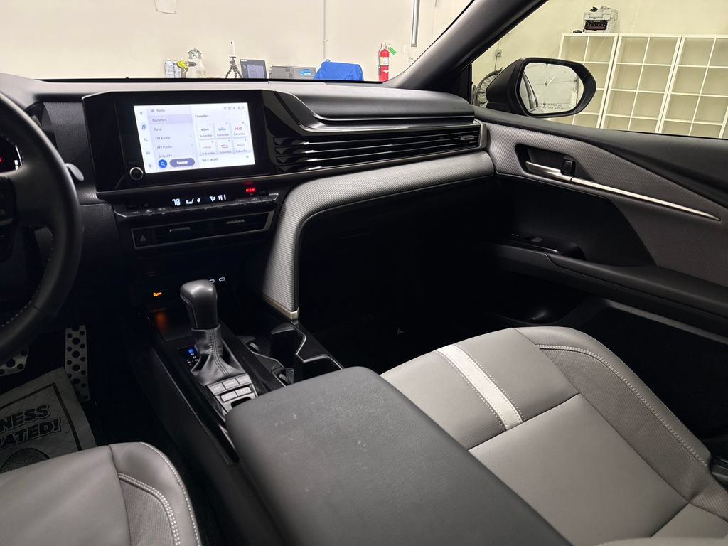Used 2025 Toyota Camry SE w/ Convenience Package AWD/4WD image 15