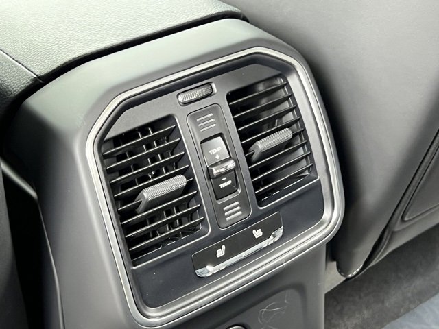 New 2025 Porsche Macan image 18