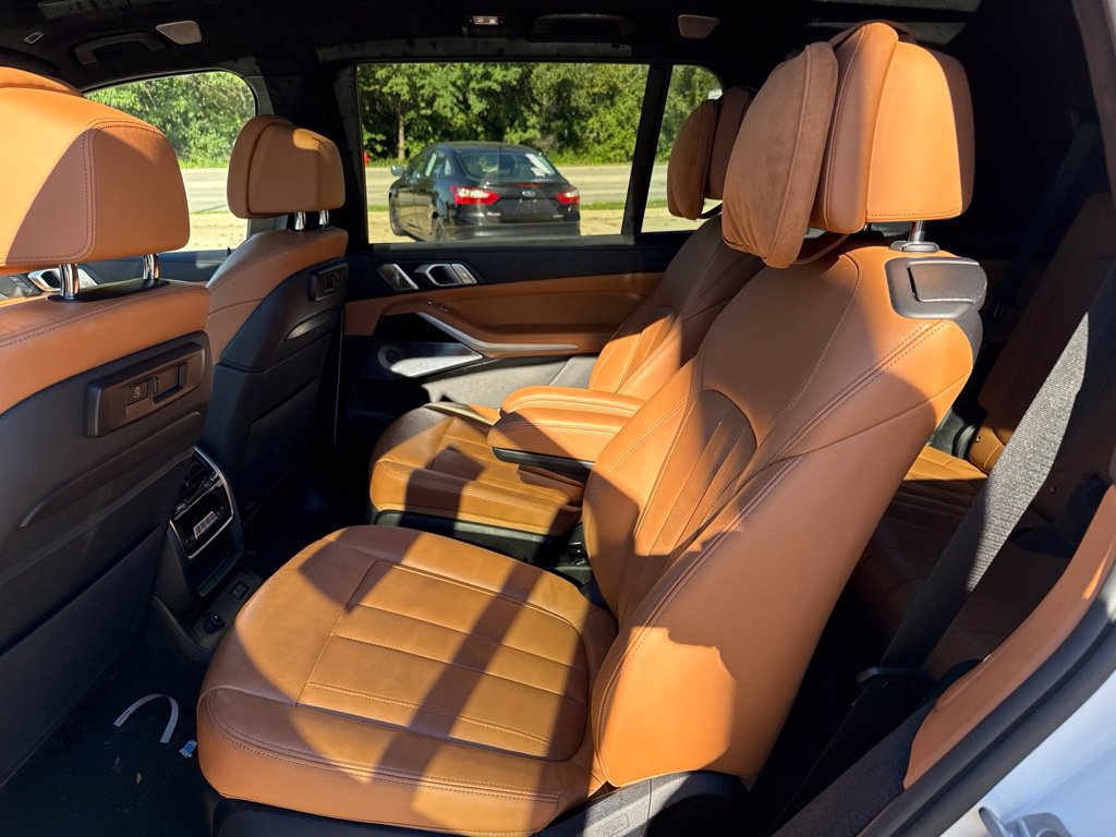 Used 2020 BMW X7 M50i AWD/4WD image 14
