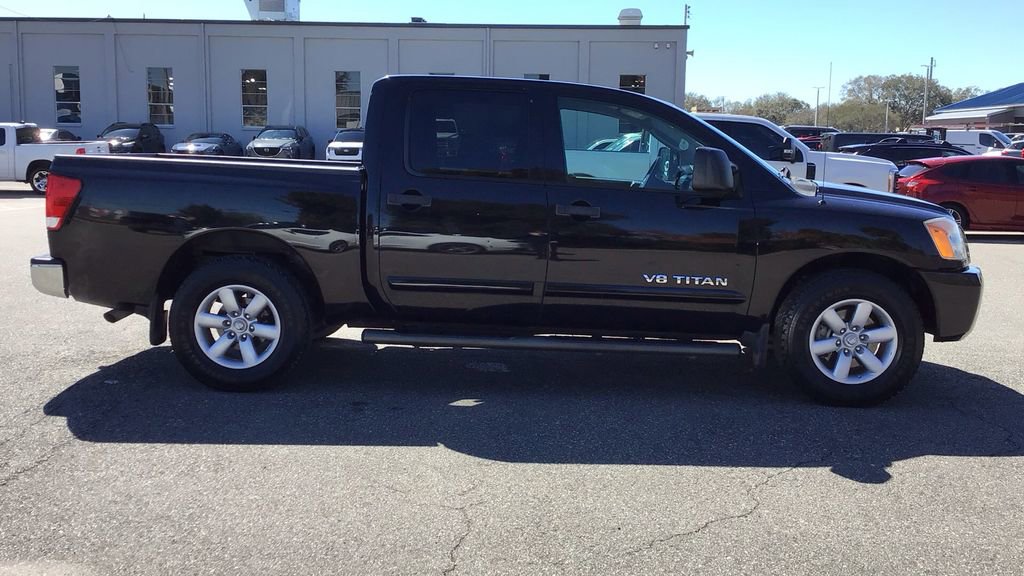 Used 2011 Nissan Titan SV w/ SV Premium Utility Pkg image 4