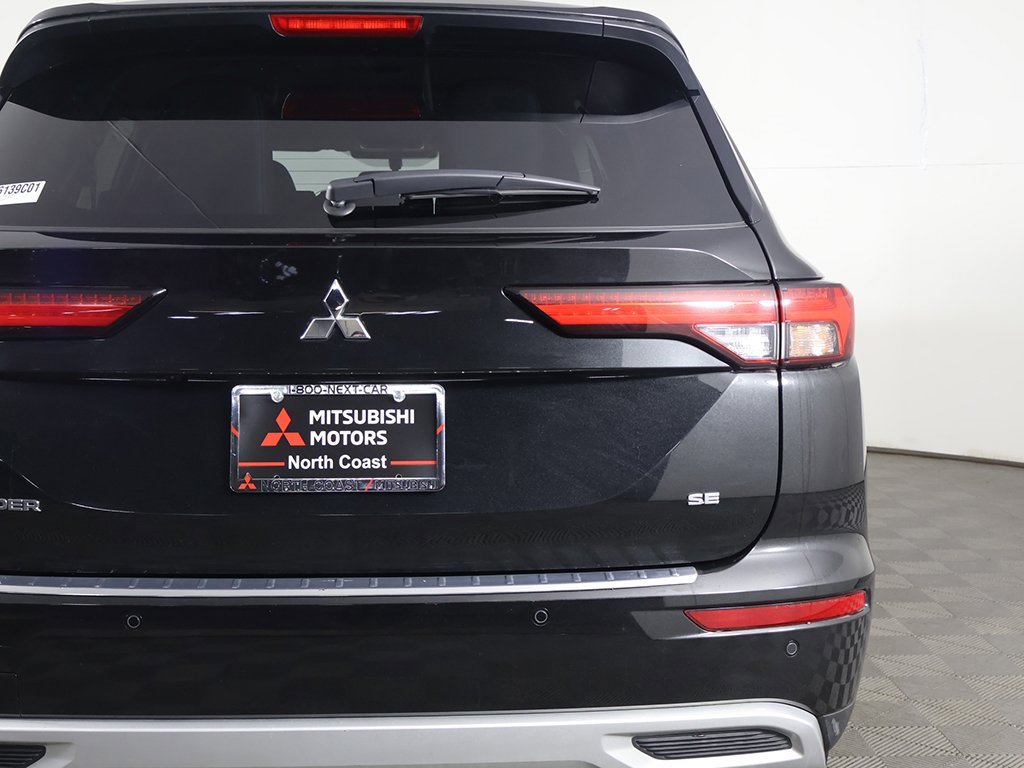 Used 2024 Mitsubishi Outlander SE image 17