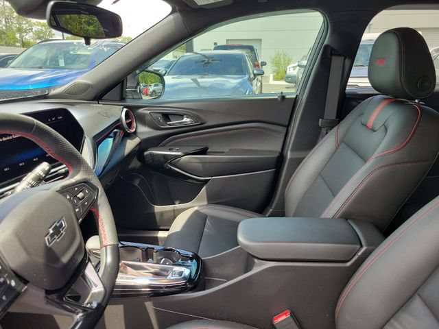 Used 2025 Chevrolet Trax RS w/ Driver Confidence Package FWD image 19