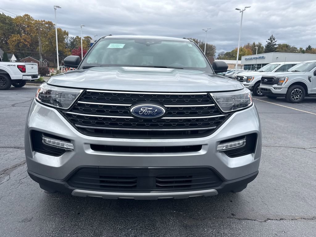 Used 2023 Ford Explorer XLT w/ Equipment Group 202A image 3