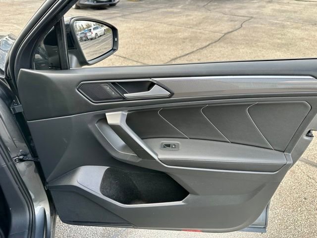 Used 2022 Volkswagen Tiguan SE R-Line image 23