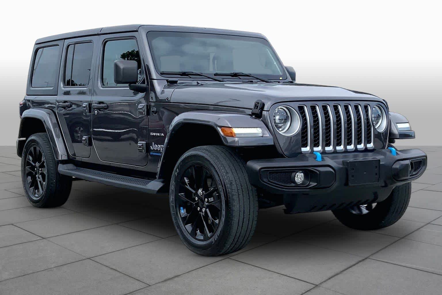 Used 2023 Jeep Wrangler Unlimited Sahara w/ Cold Weather Group AWD/4WD image 3