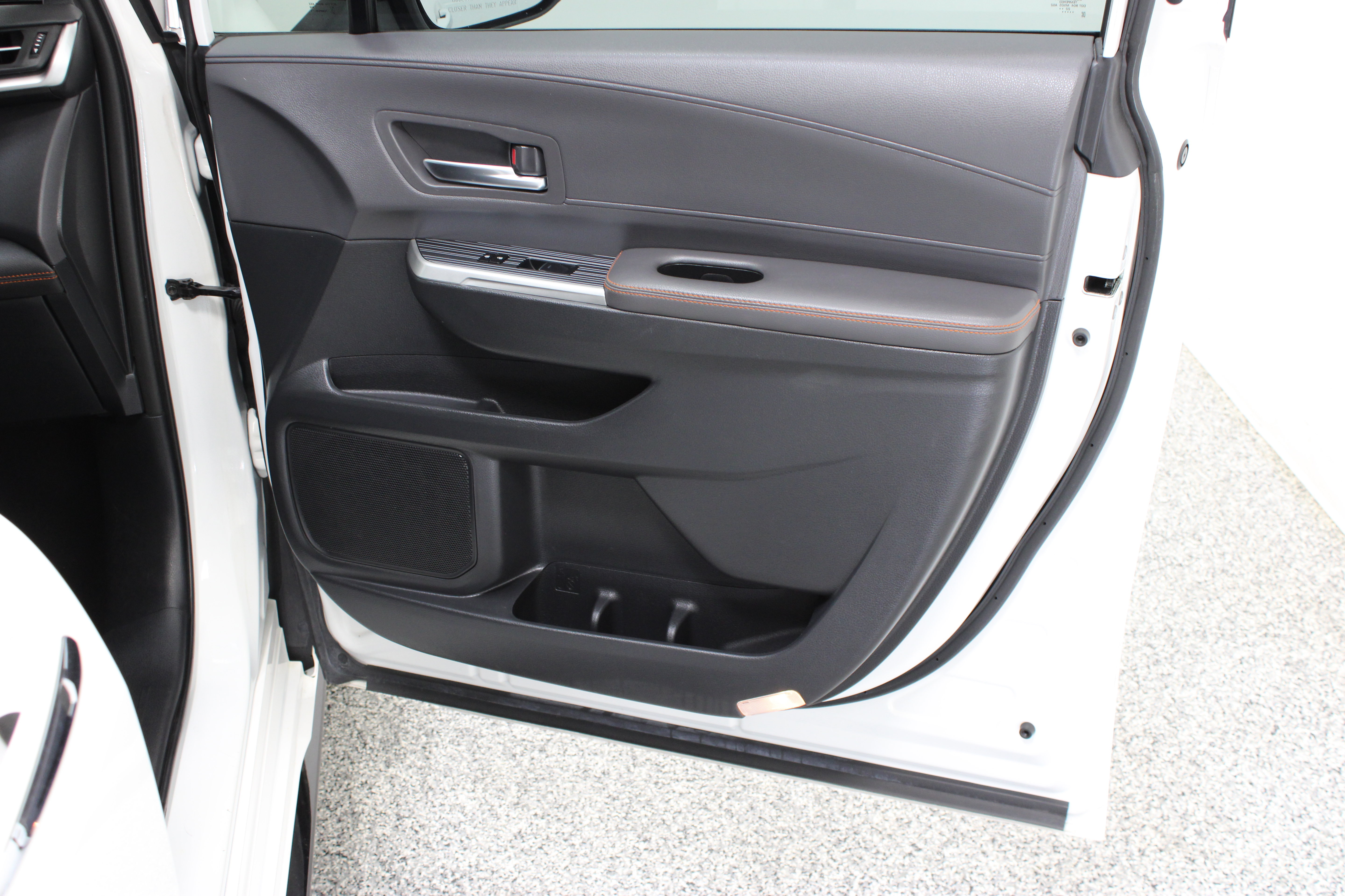 Used 2023 Toyota Sienna XSE FWD image 38