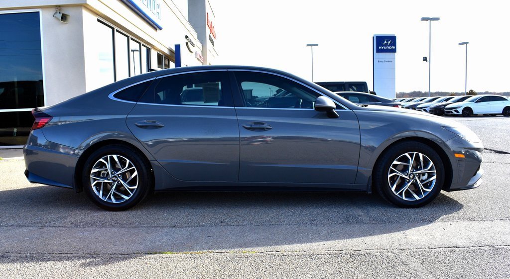 Used 2022 Hyundai Sonata SEL image 2