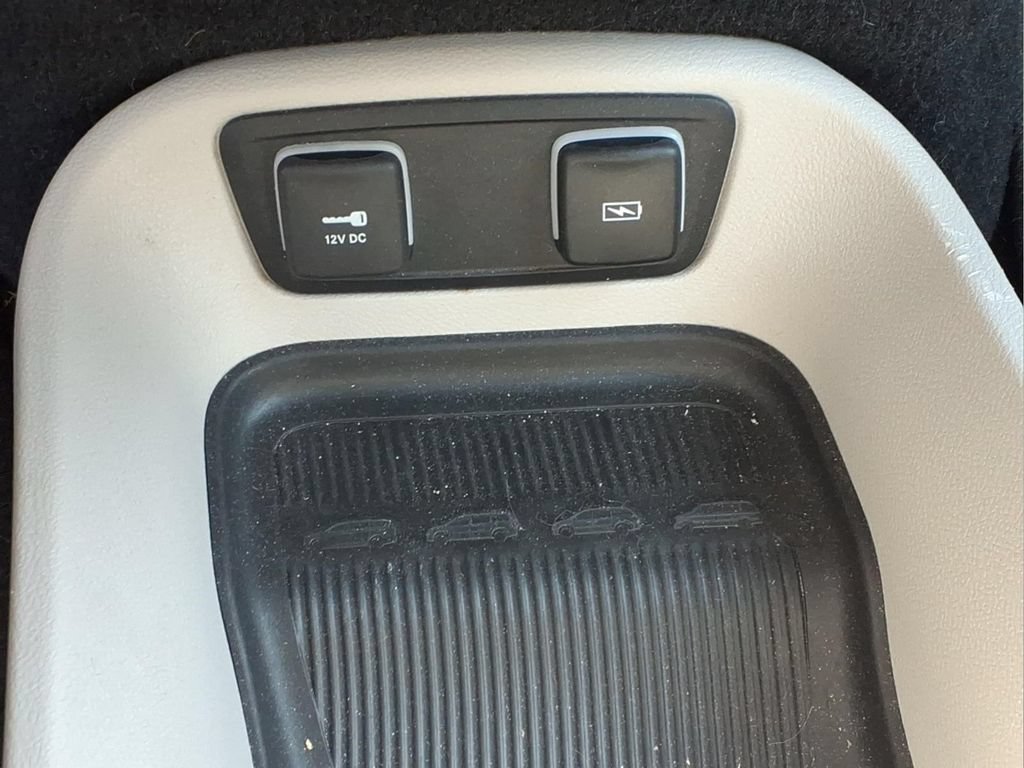 Used 2021 Chrysler Pacifica Touring-L FWD image 13