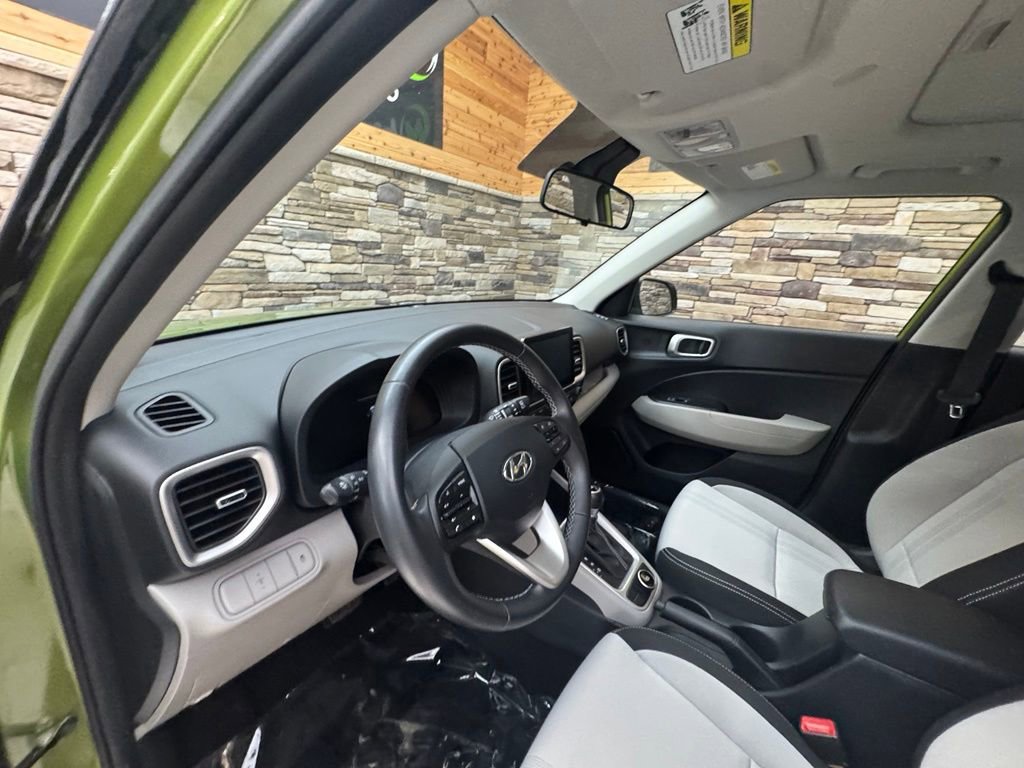 Used 2023 Hyundai Venue SEL FWD image 34