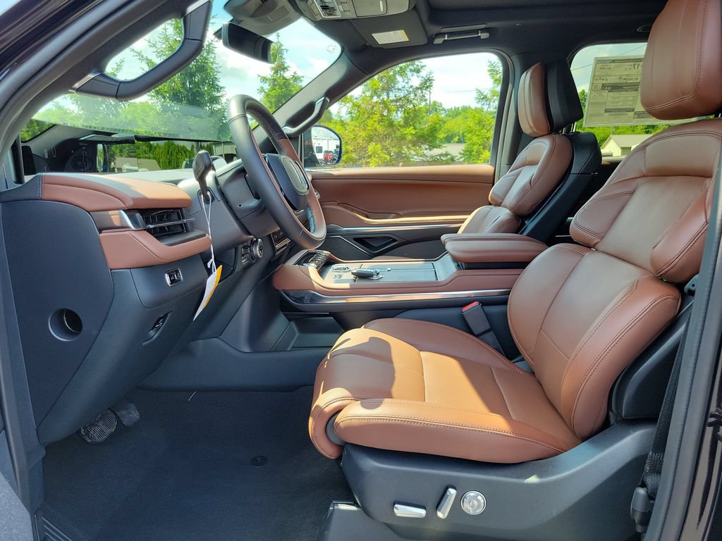 New 2026 Lincoln Navigator Reserve AWD/4WD image 8