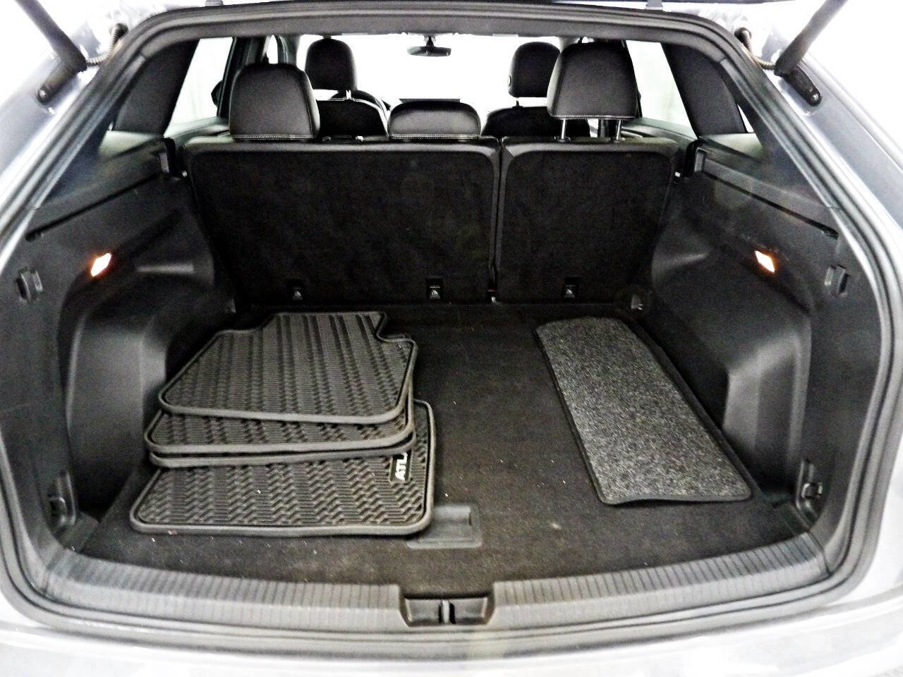 Used 2022 Volkswagen Atlas Cross Sport SE image 13