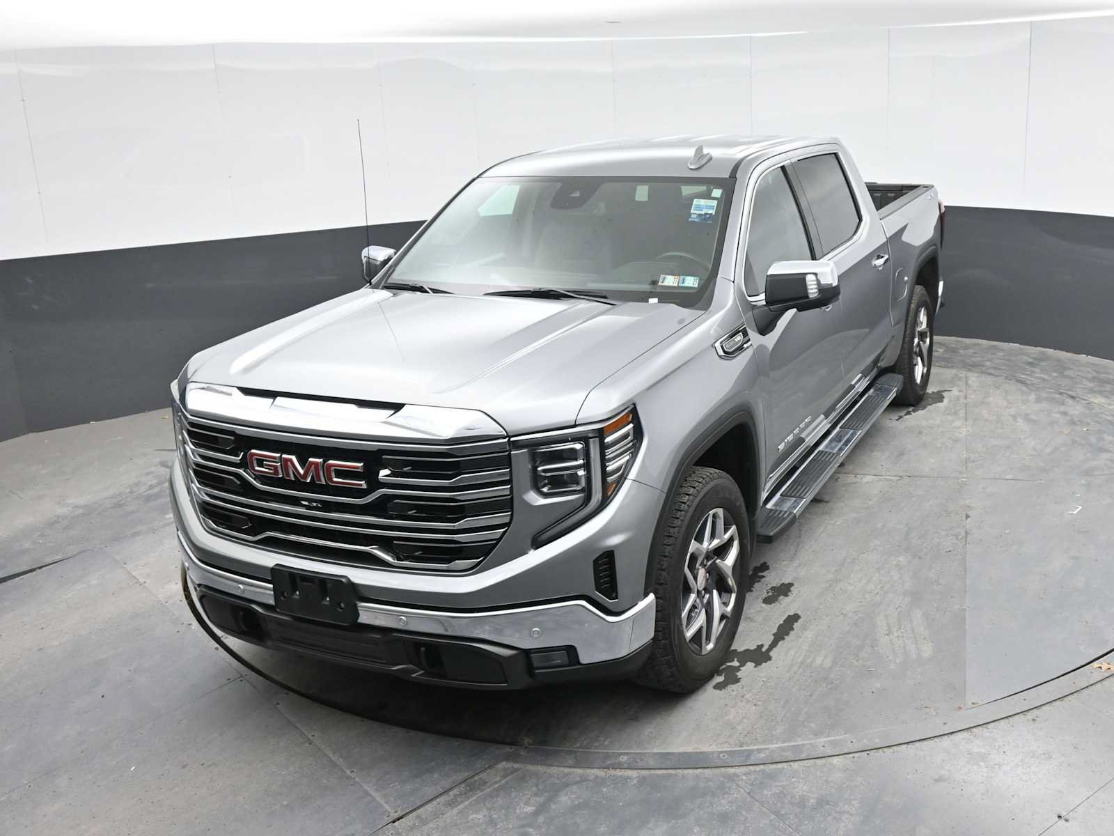 Used 2024 GMC Sierra 1500 SLT w/ SLT Premium Plus Package AWD/4WD image 16
