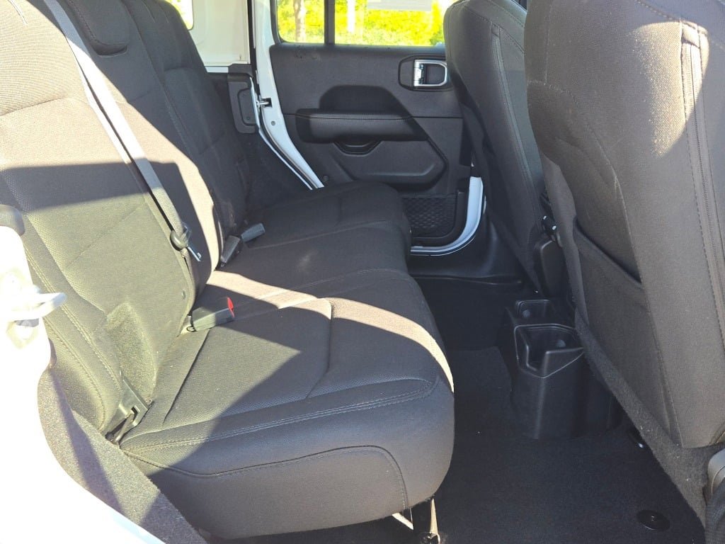 Used 2018 Jeep Wrangler Unlimited Sahara w/ Cold Weather Group image 9