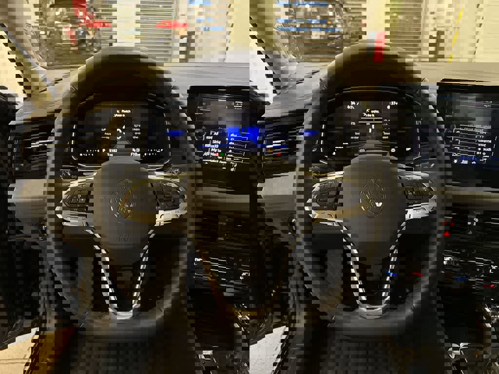 Used 2025 Volkswagen Jetta SE FWD image 18