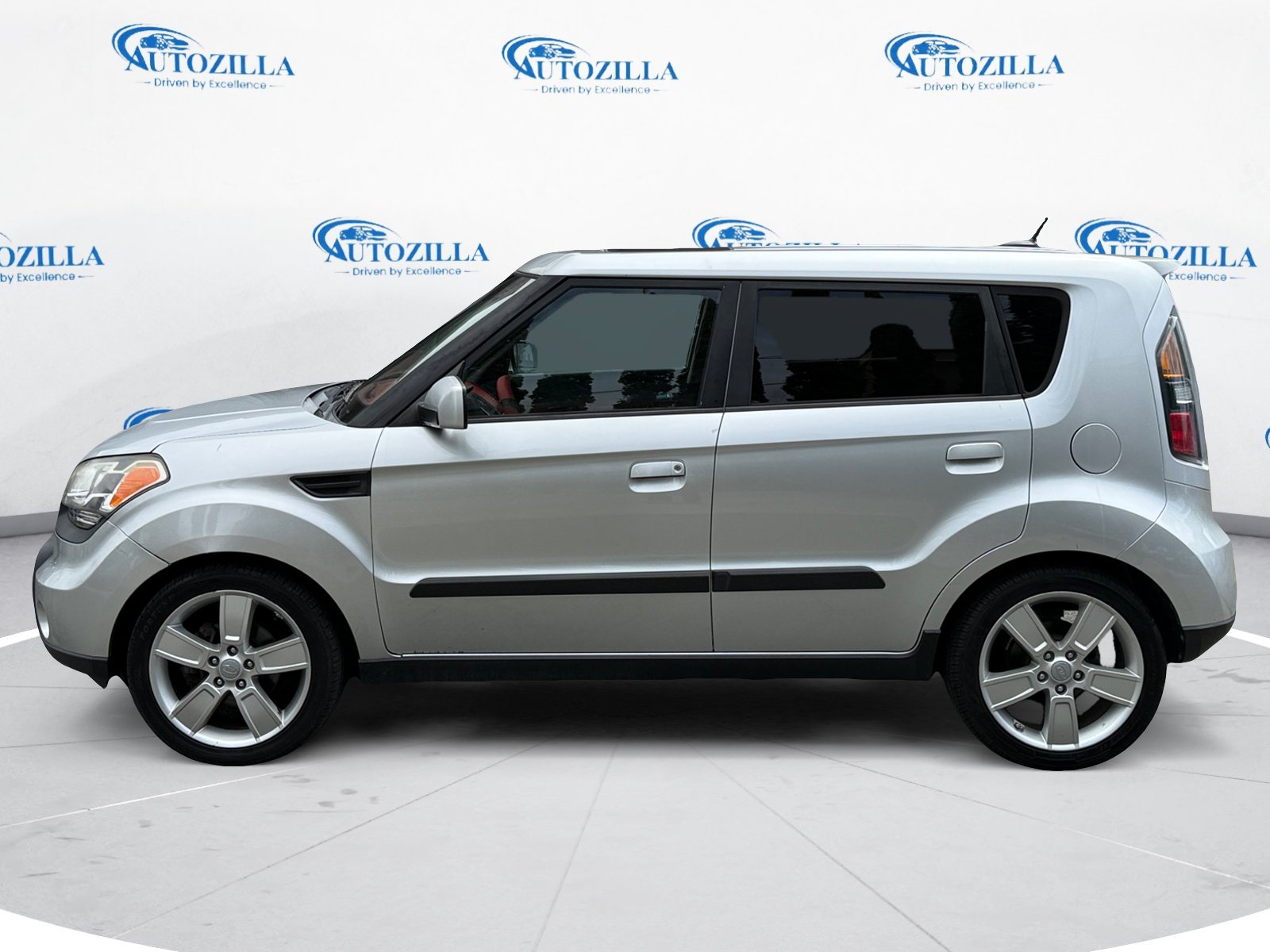 Used 2010 Kia Soul Sport FWD image 2