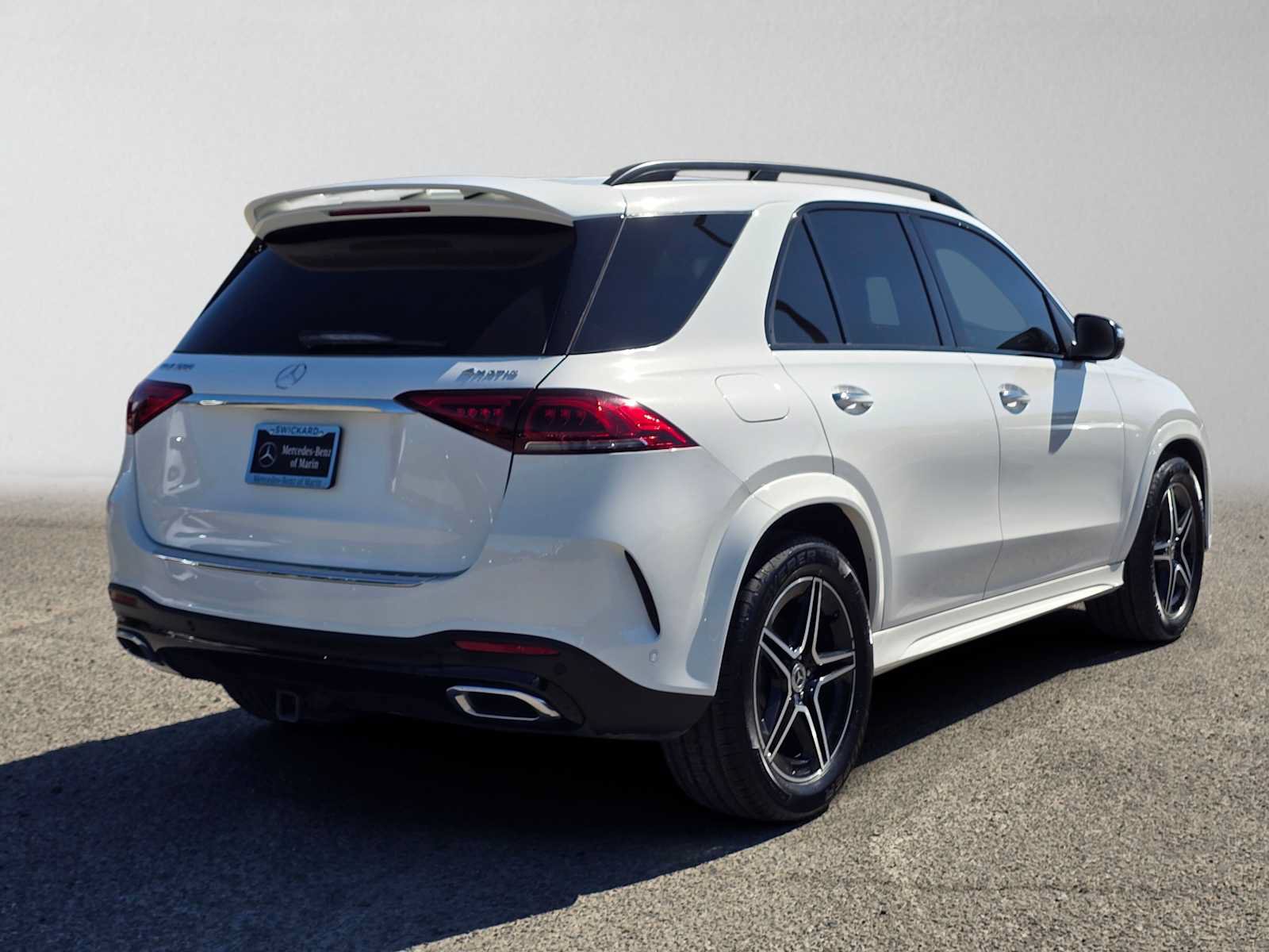 Used 2022 Mercedes-Benz GLE 350 4MATIC w/ AMG Line Exterior image 3