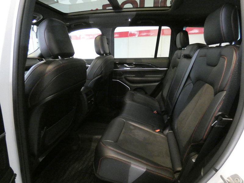 Used 2022 Jeep Grand Cherokee Trailhawk w/ Advanced Protech Group II AWD/4WD image 30
