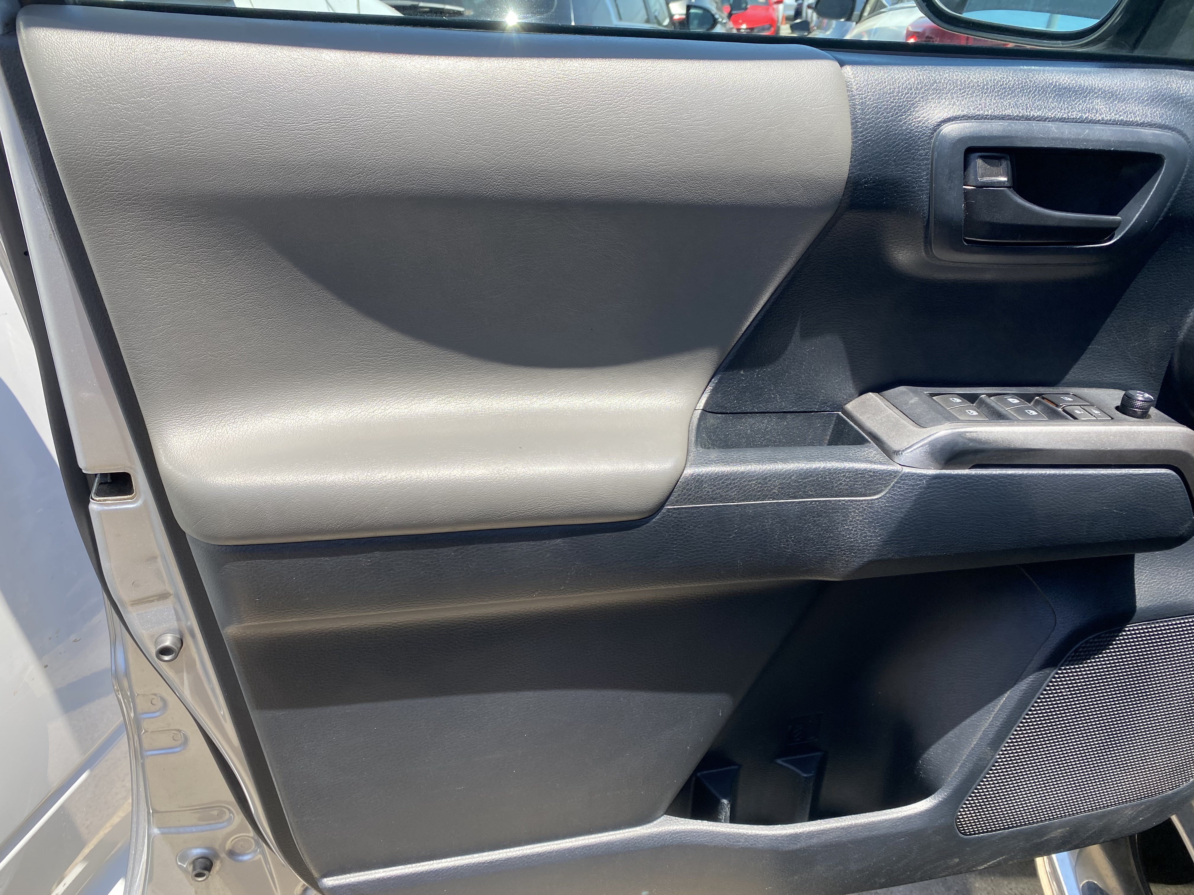 Used 2019 Toyota Tacoma SR5 RWD image 11
