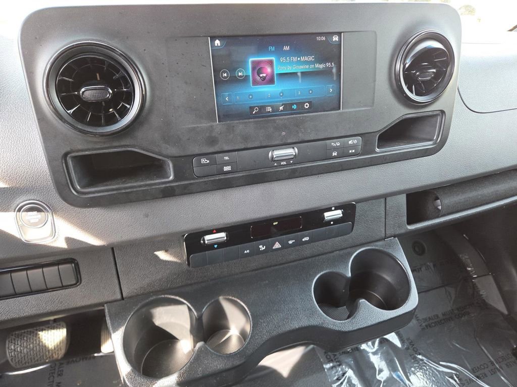 Used 2024 Mercedes-Benz Sprinter 2500 w/ Acoustic Package image 23