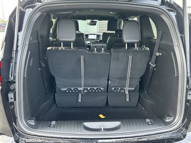 New 2026 Chrysler Pacifica Select image 9