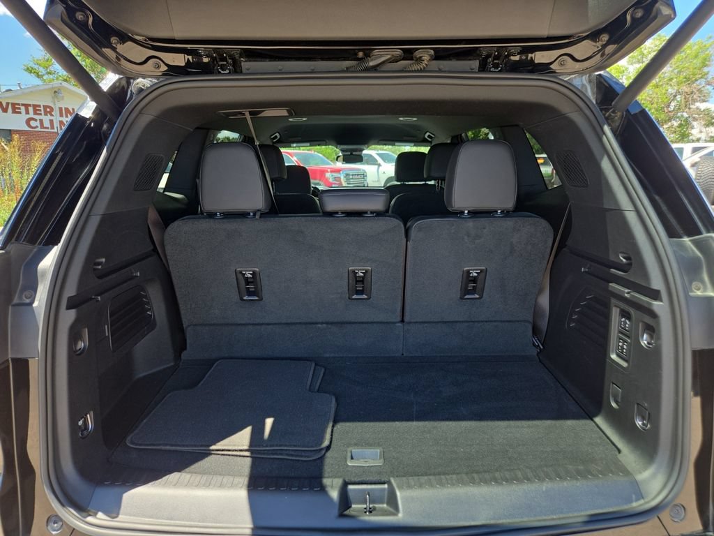 Used 2025 GMC Acadia Denali FWD image 19