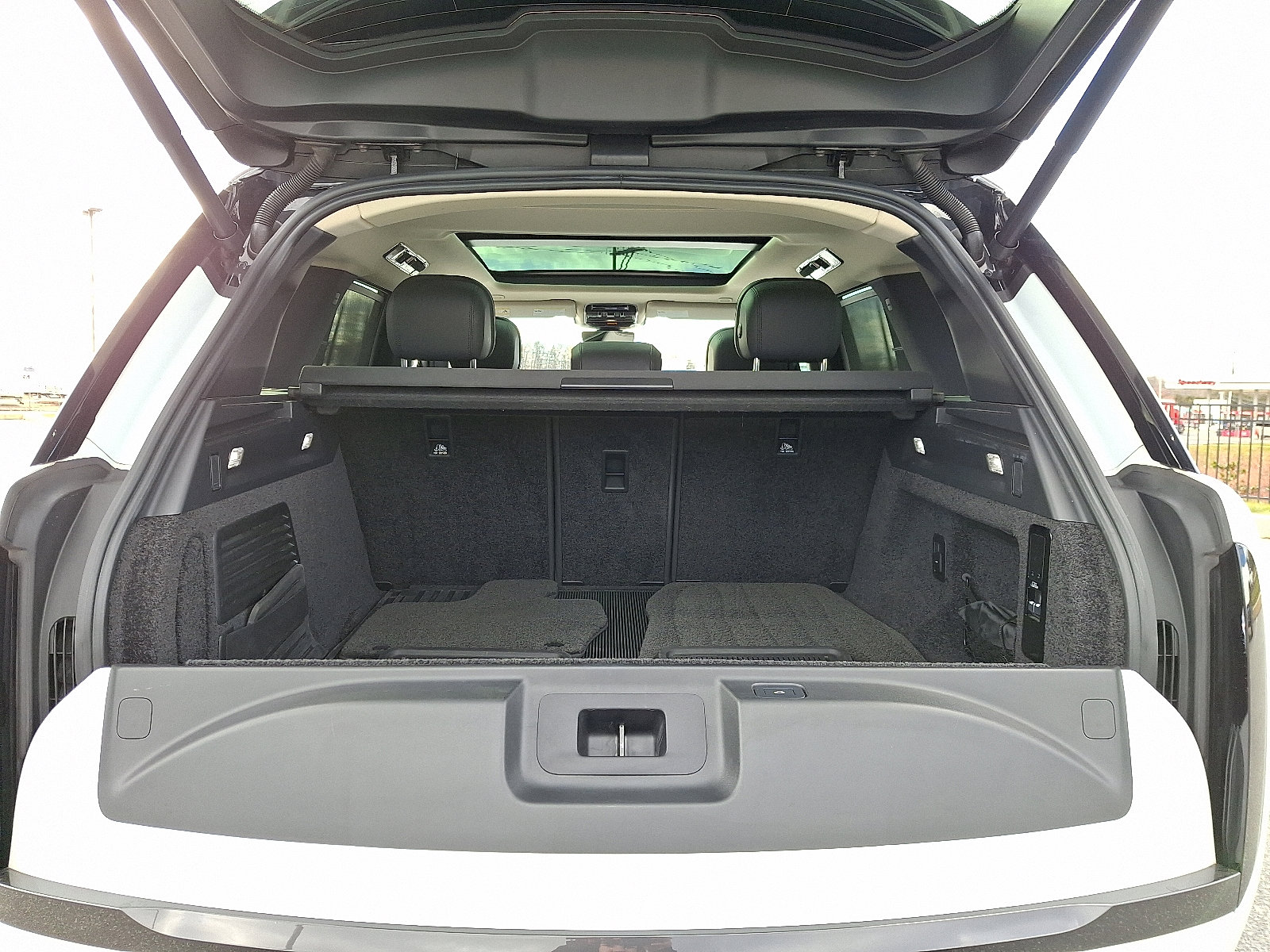 Used 2023 Land Rover Range Rover SE AWD/4WD image 28