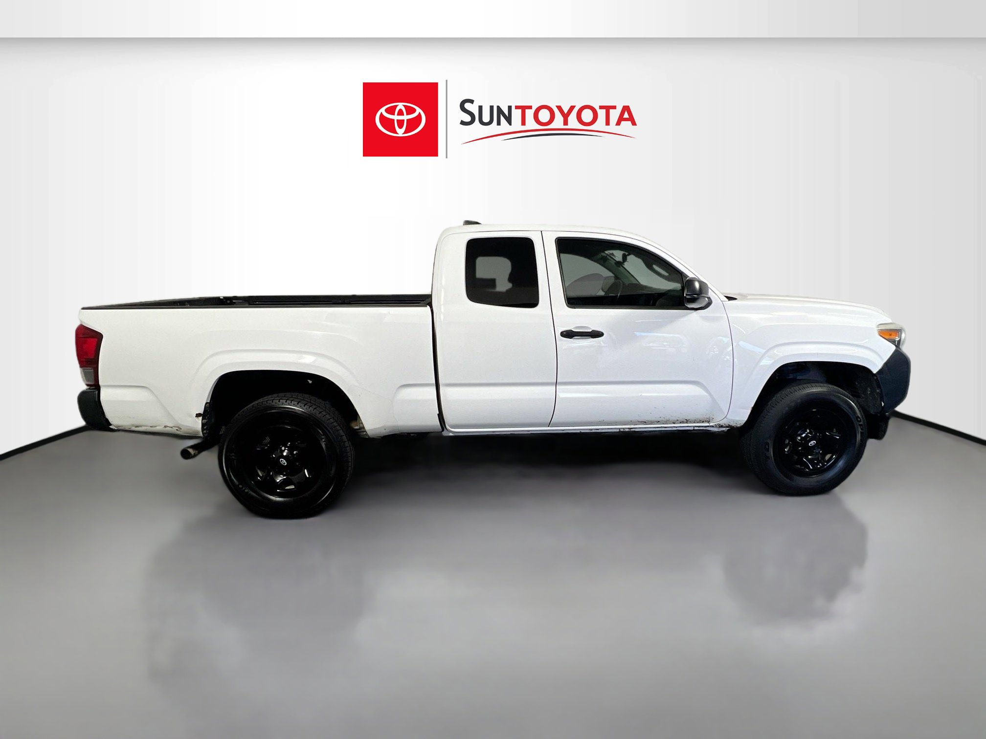 Used 2020 Toyota Tacoma SR AWD/4WD image 2