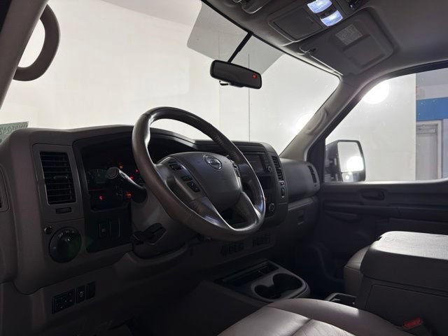 Used 2017 Nissan NV 3500 SL RWD image 19