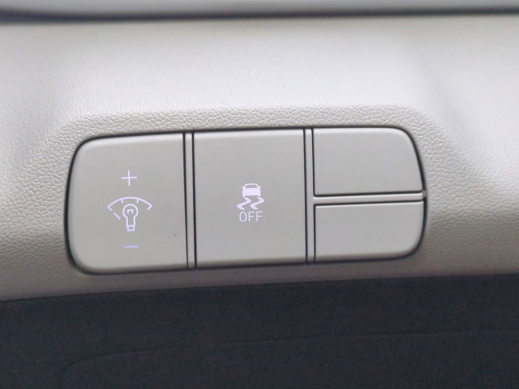 New 2026 Hyundai Elantra Limited image 28