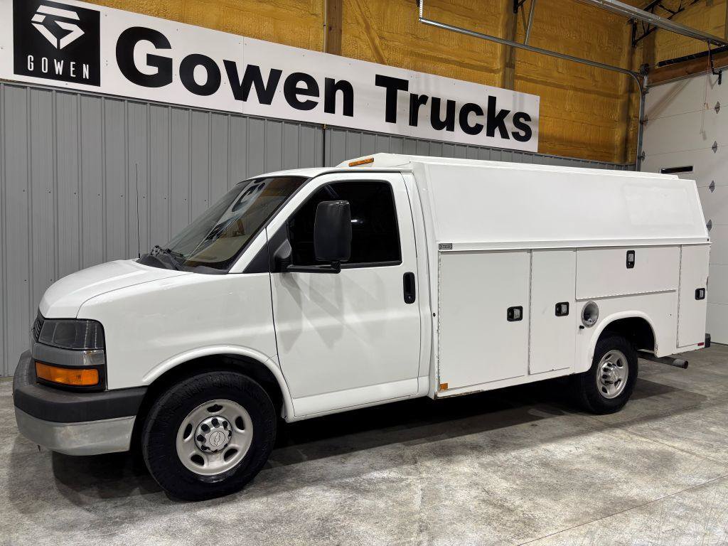 Used 2016 Chevrolet Express 3500 RWD image 4