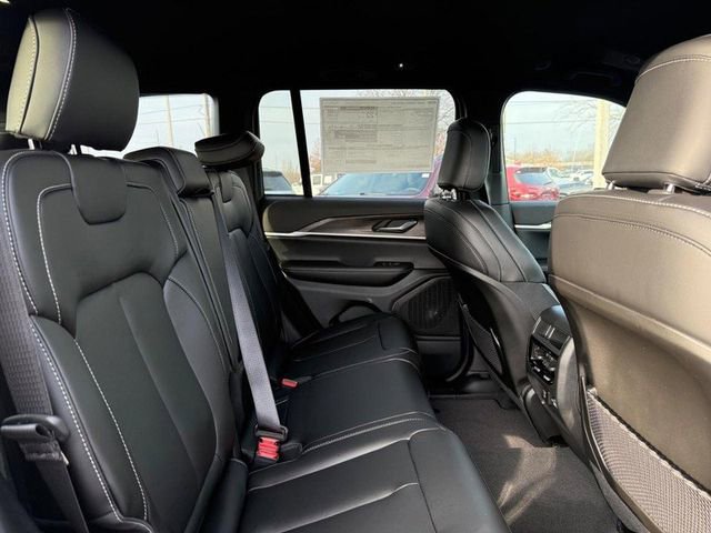 New 2025 Jeep Grand Cherokee Limited w/ Black Appearance Package image 11