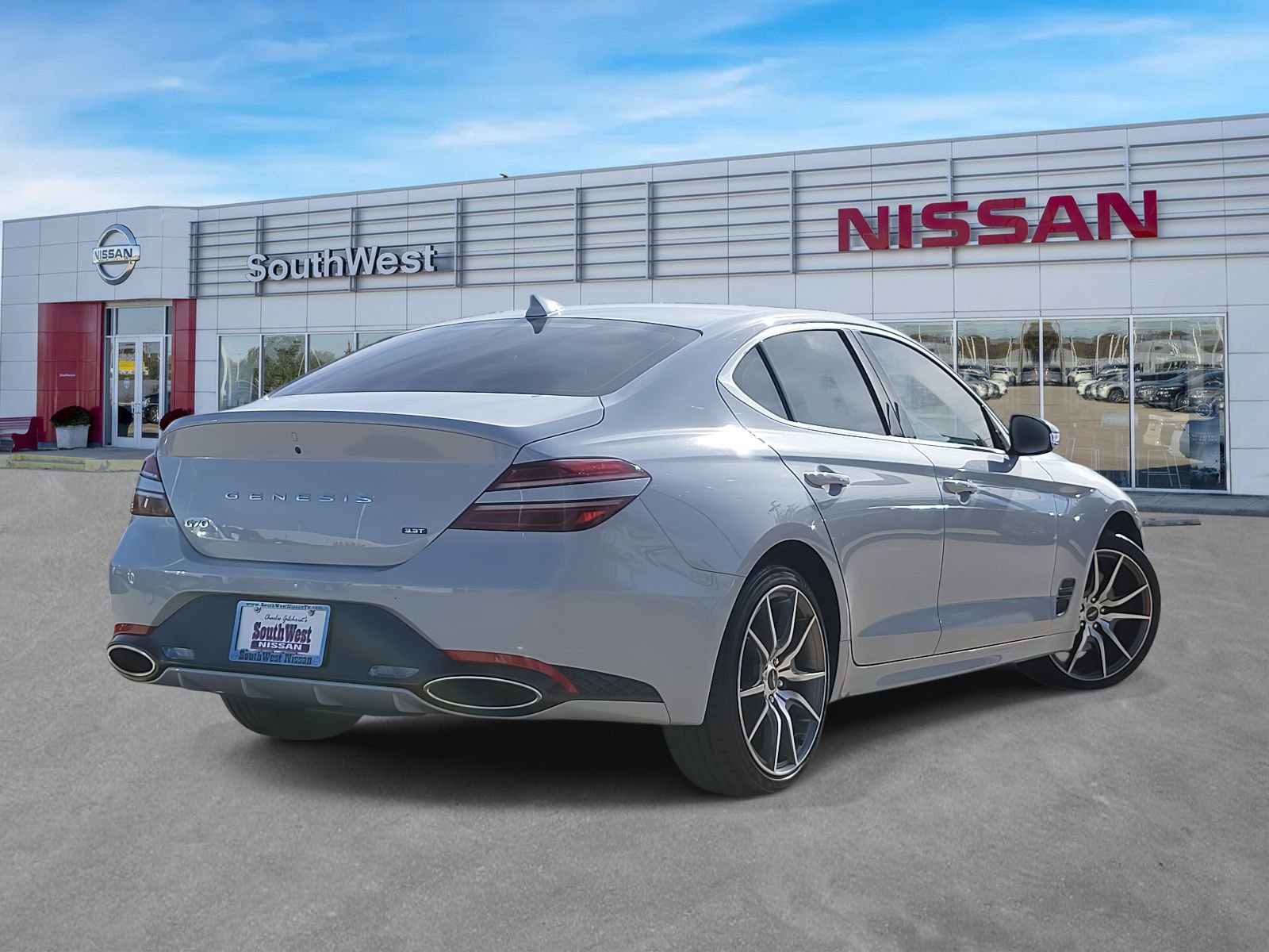 Used 2022 Genesis G70 3.3T image 7