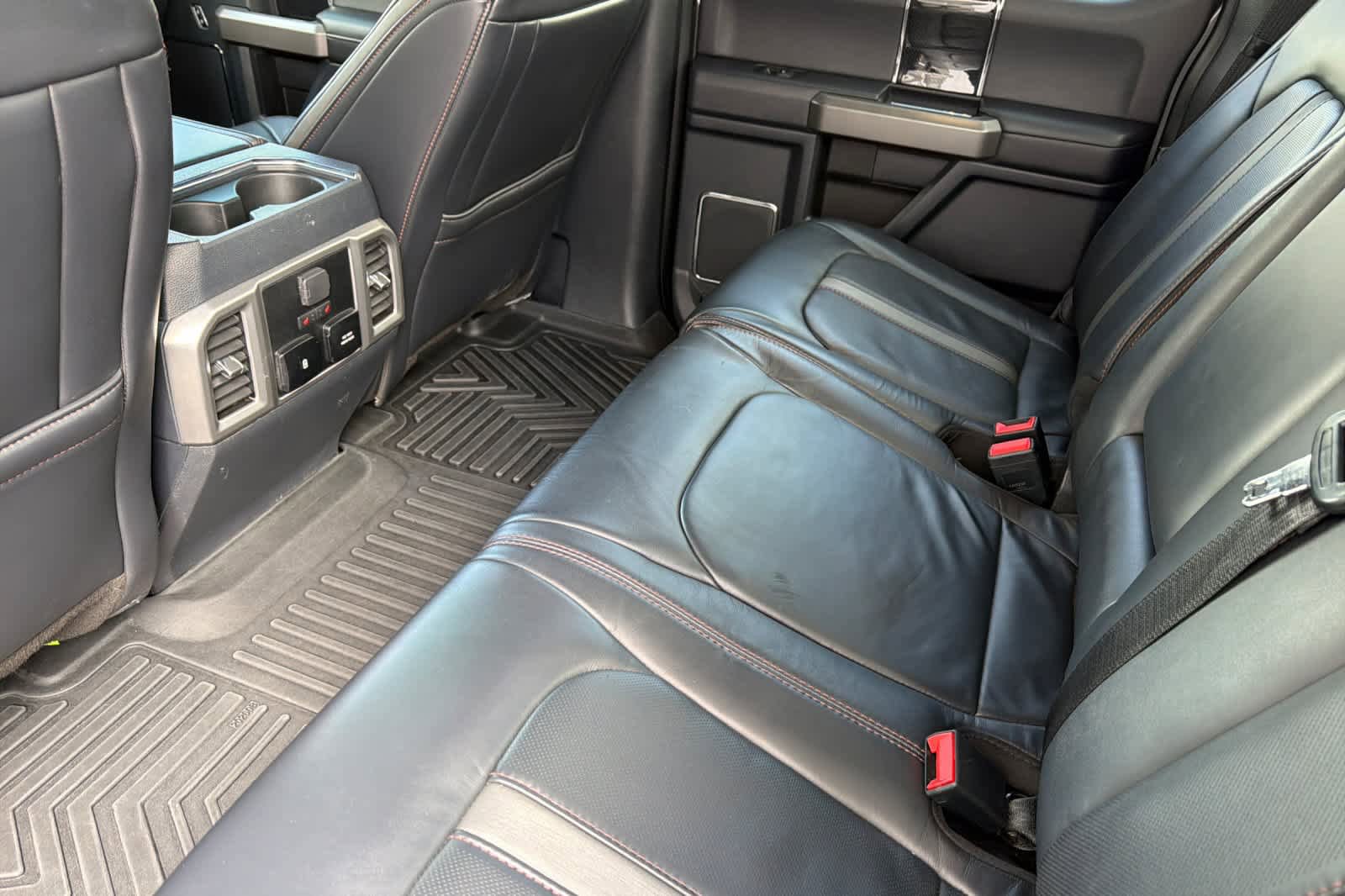Certified 2022 Ford F350 Platinum w/ Tremor Off-Road Package AWD/4WD image 4
