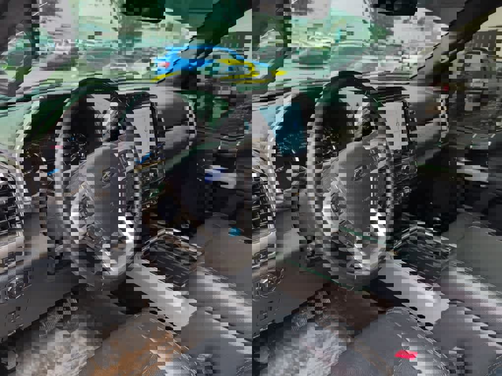 Used 2022 Ford F250 Lariat w/ Black Appearance Package image 5