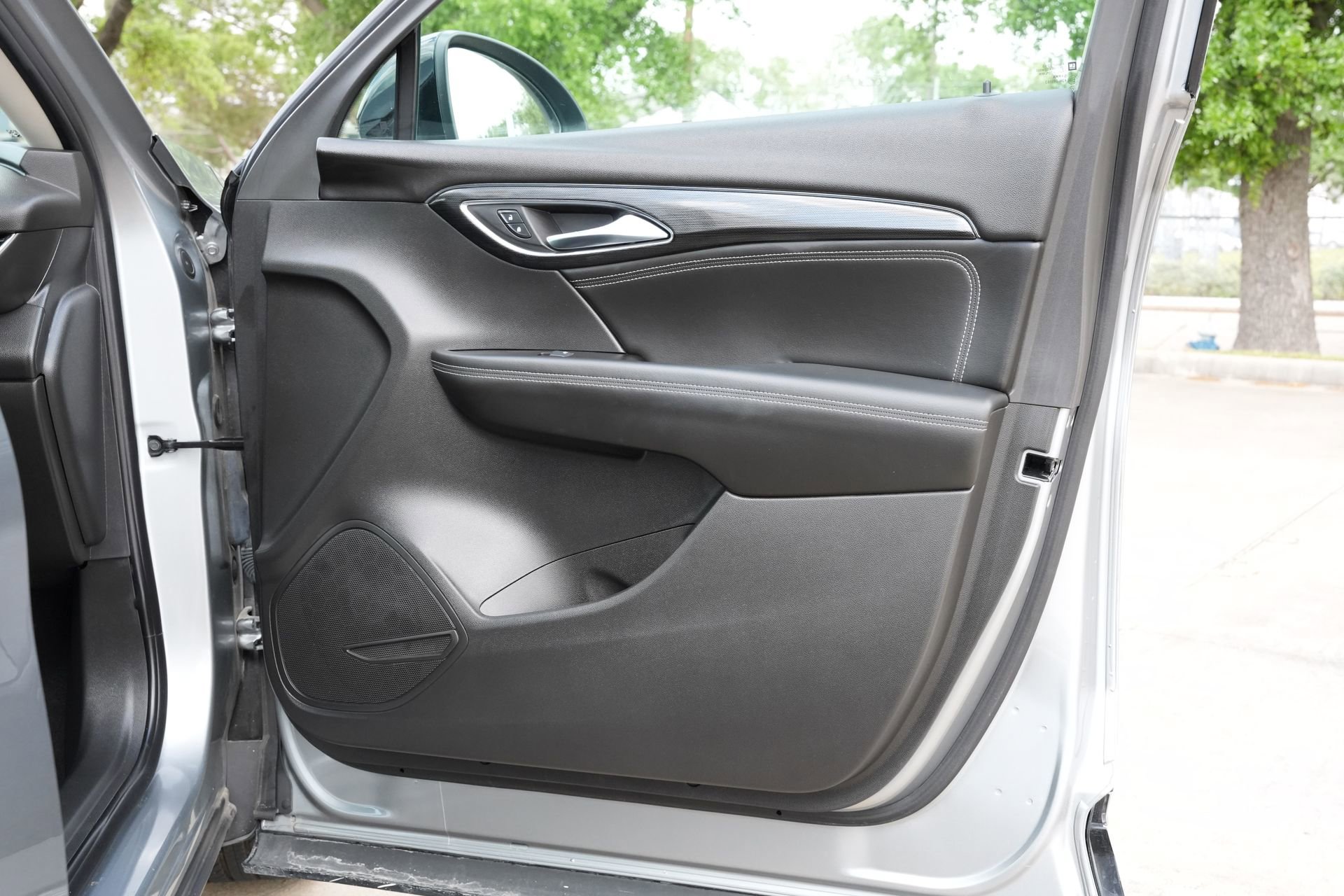 Used 2023 Buick Envision Essence w/ Sport Touring Package image 27