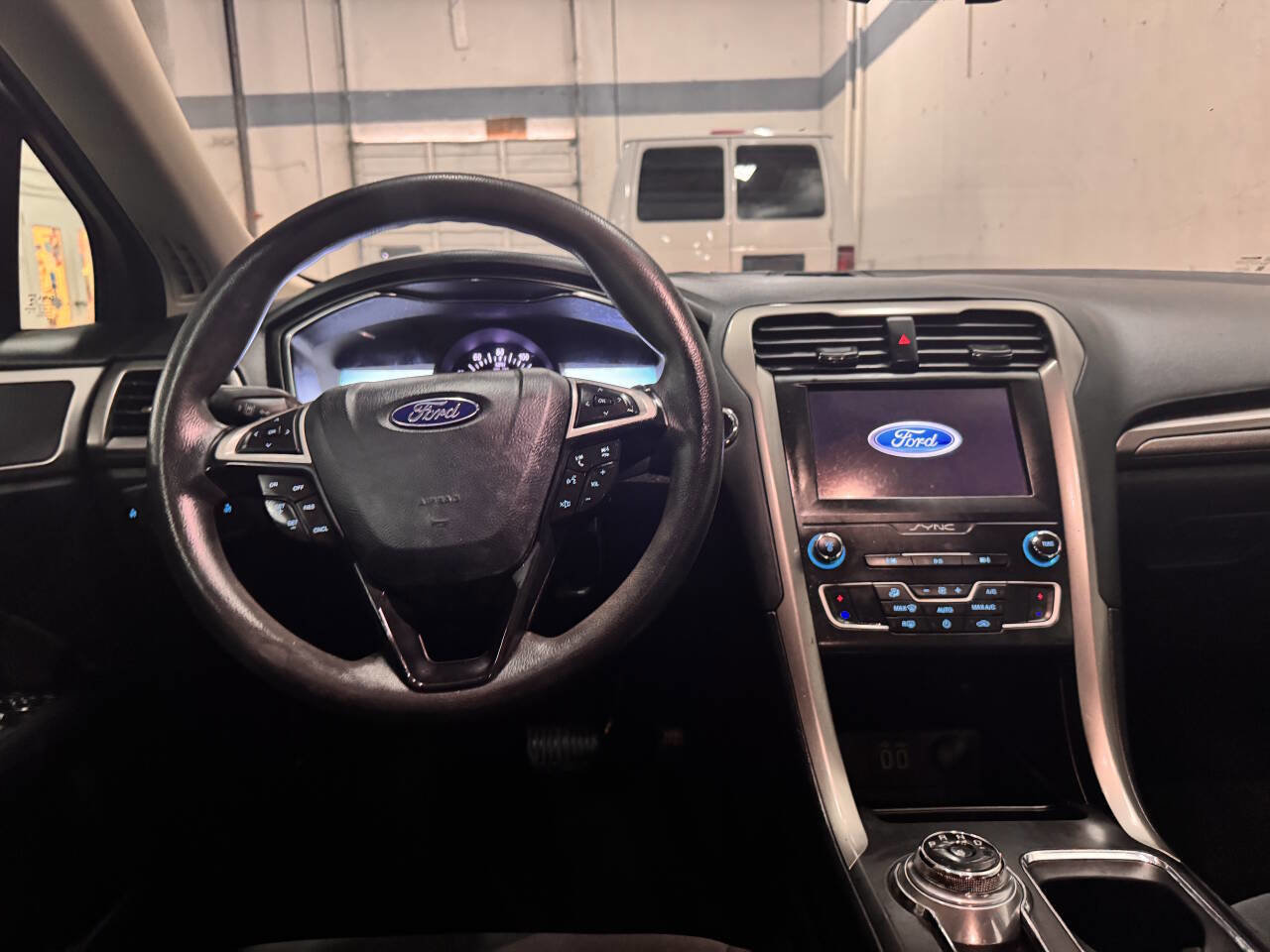 Used 2019 Ford Fusion SE FWD image 11