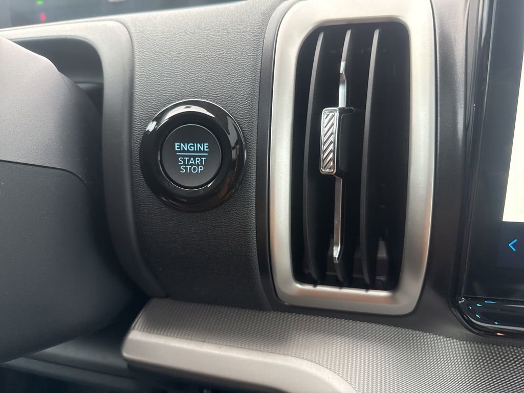 Used 2025 Ford Expedition Active image 26