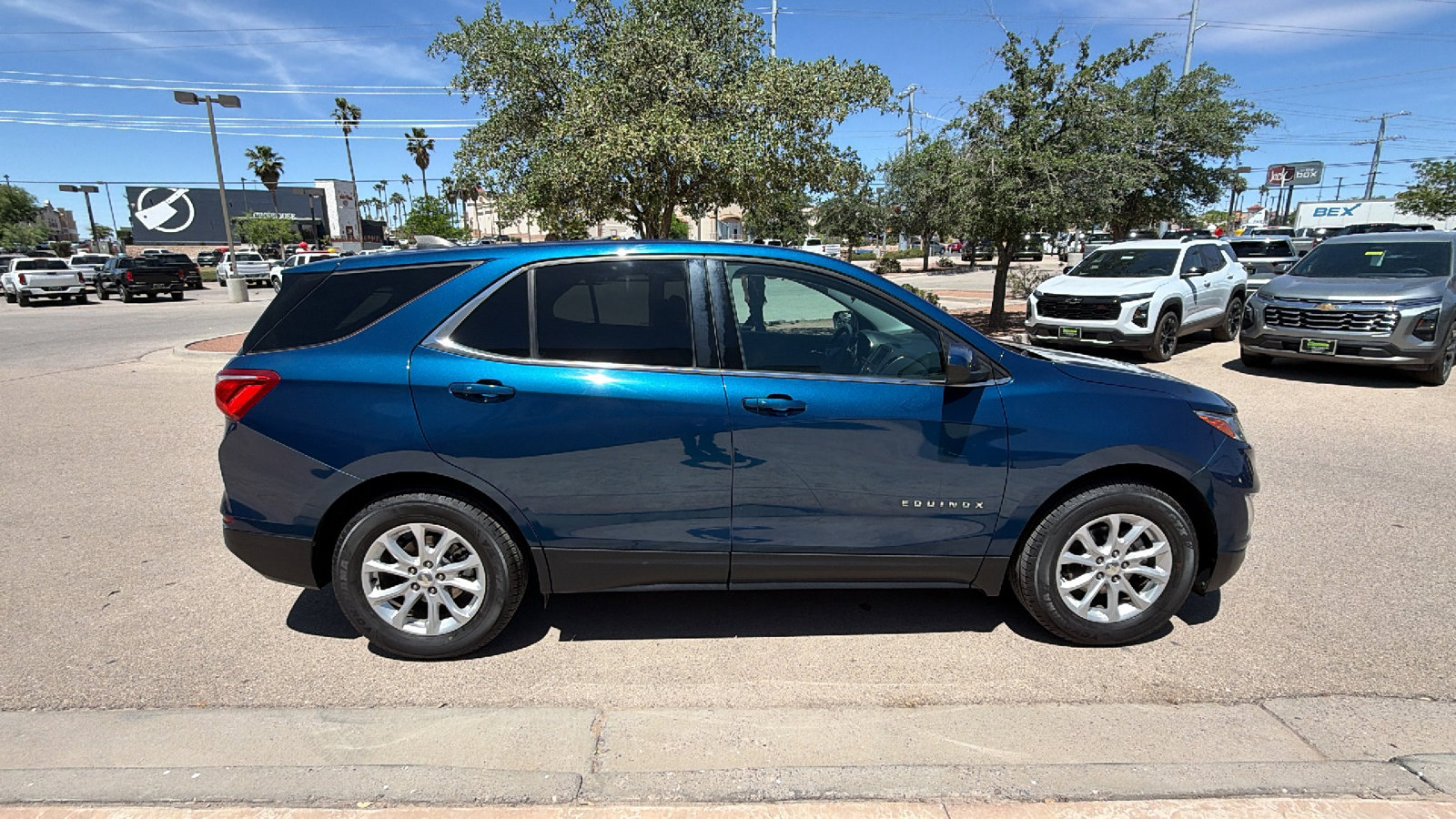 Used 2019 Chevrolet Equinox LT w/ LPO, Floor Liner Package FWD image 5