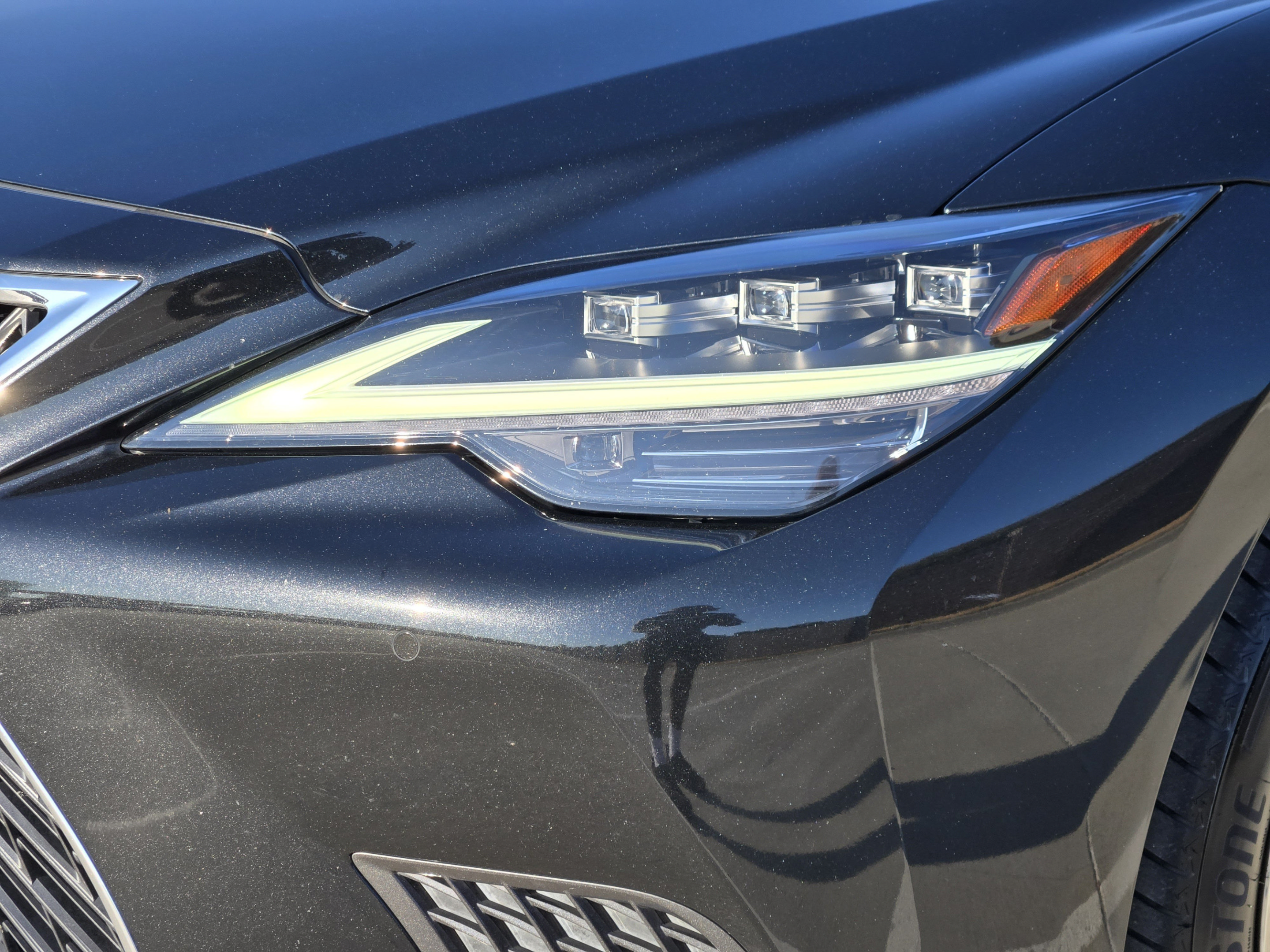 Used 2021 Lexus LS 500 w/ Accessory Package (Z2) RWD image 30