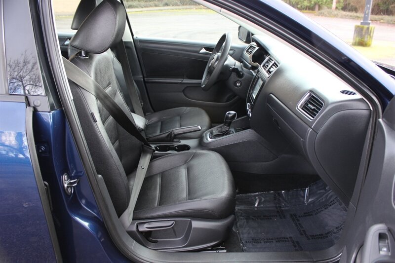 Used 2012 Volkswagen Jetta SE FWD image 17