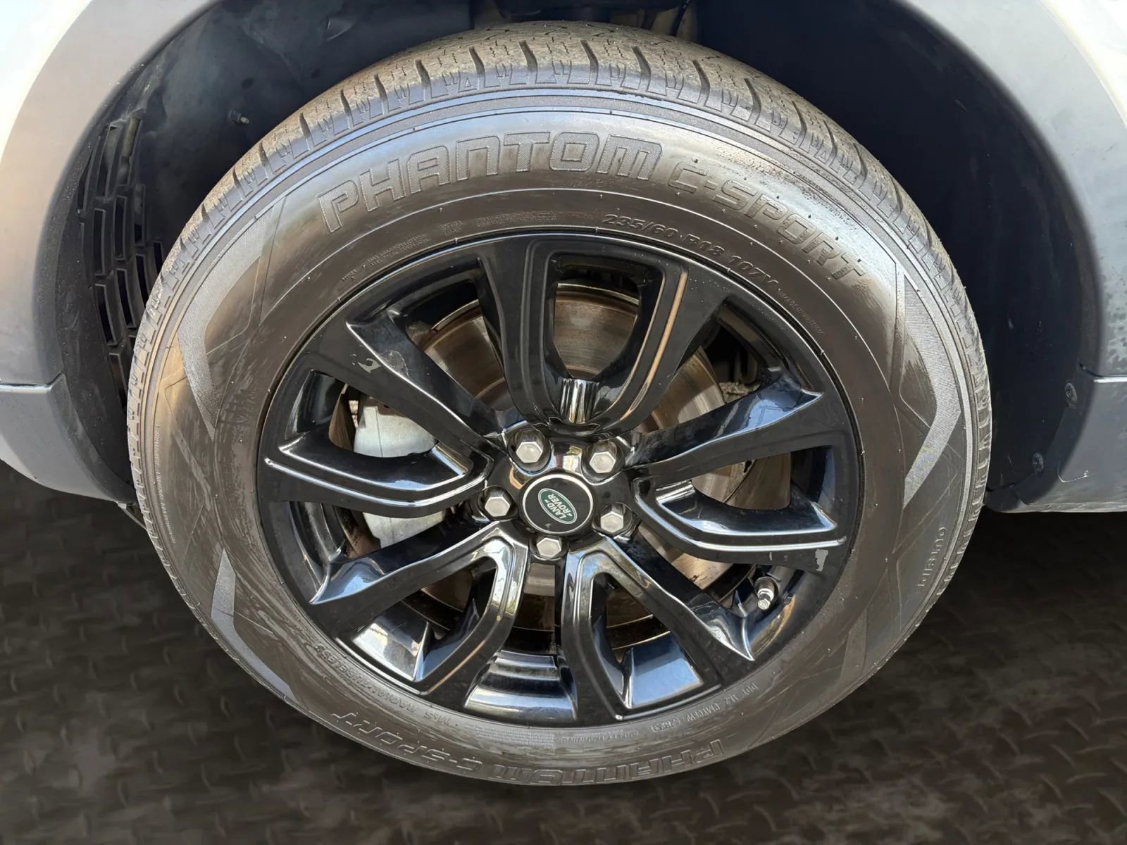 Used 2019 Land Rover Range Rover Evoque SE Premium image 34