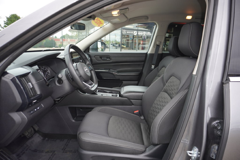 Used 2025 Nissan Pathfinder SV AWD/4WD image 24