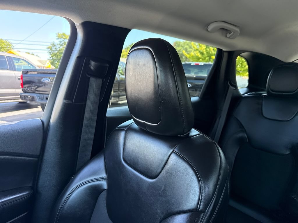 Used 2020 Jeep Cherokee Latitude Plus AWD/4WD image 47