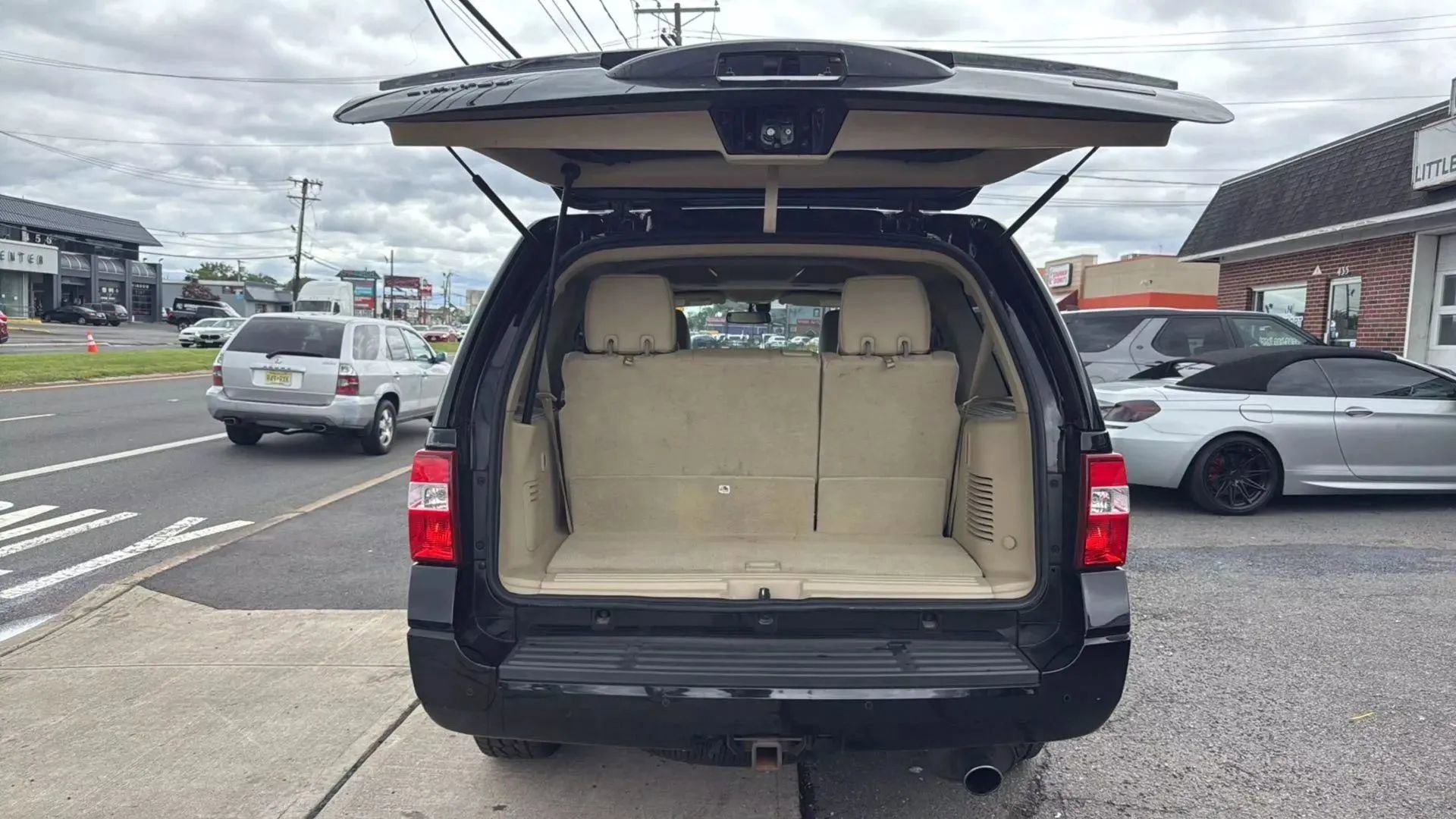 Used 2017 Ford Expedition Limited image 26